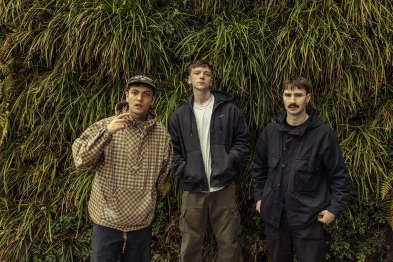 Read more about the article Manchester Punk Trio Aerial Salad Release New Video King Of The Grass