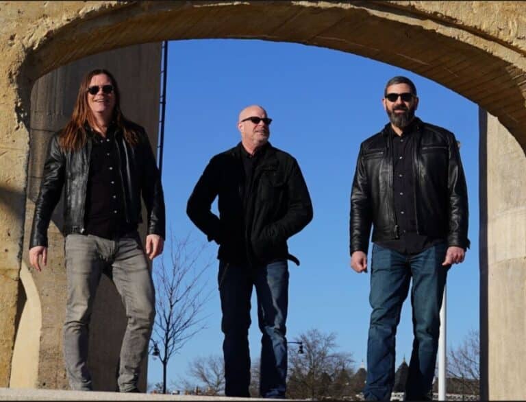 Read more about the article Heavy Rock Band Borracho Release New Single Machine Is The Master