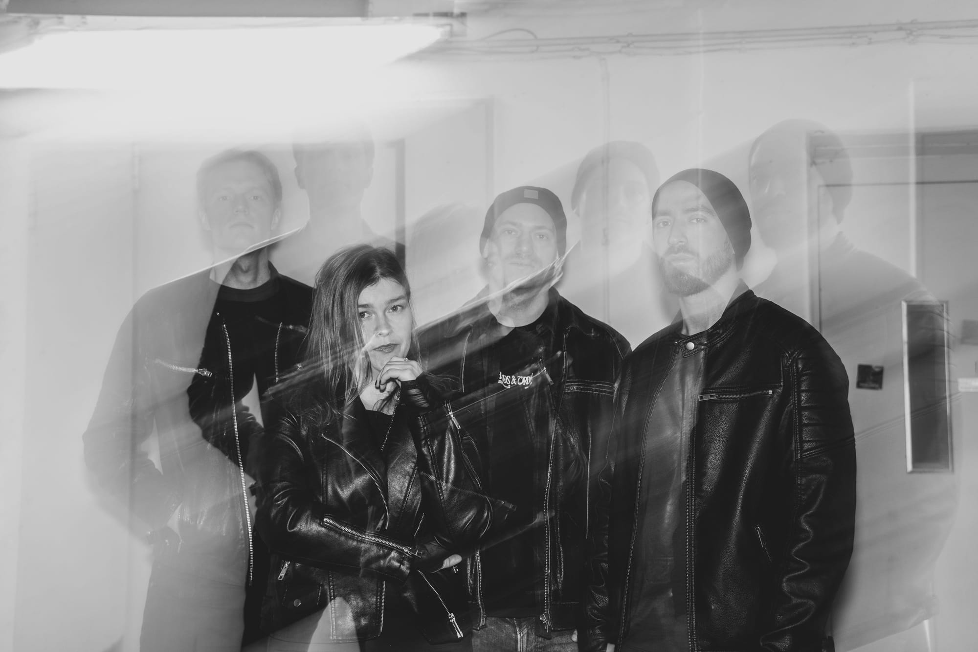 Read more about the article Rising Alma Release New Video Underestimate Me Ahead Of Debut Album Cracking The Moment